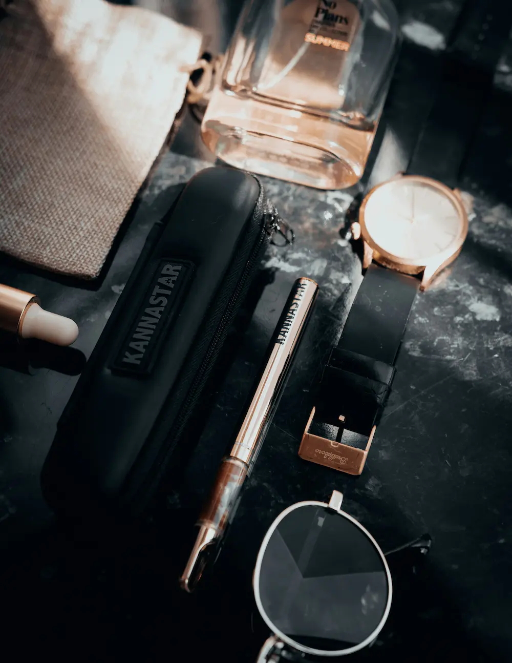 Simple weekend watch style with men’s accessories